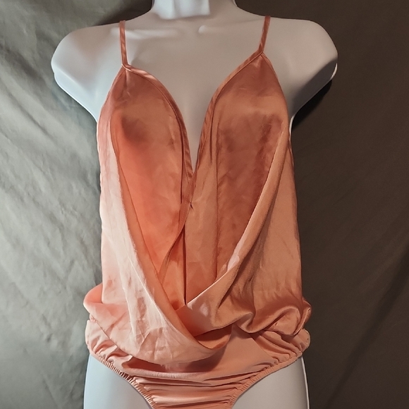 Missguided Sexy Size 10 Pink/Peach Satiny V Neck Top - Picture 1 of 12